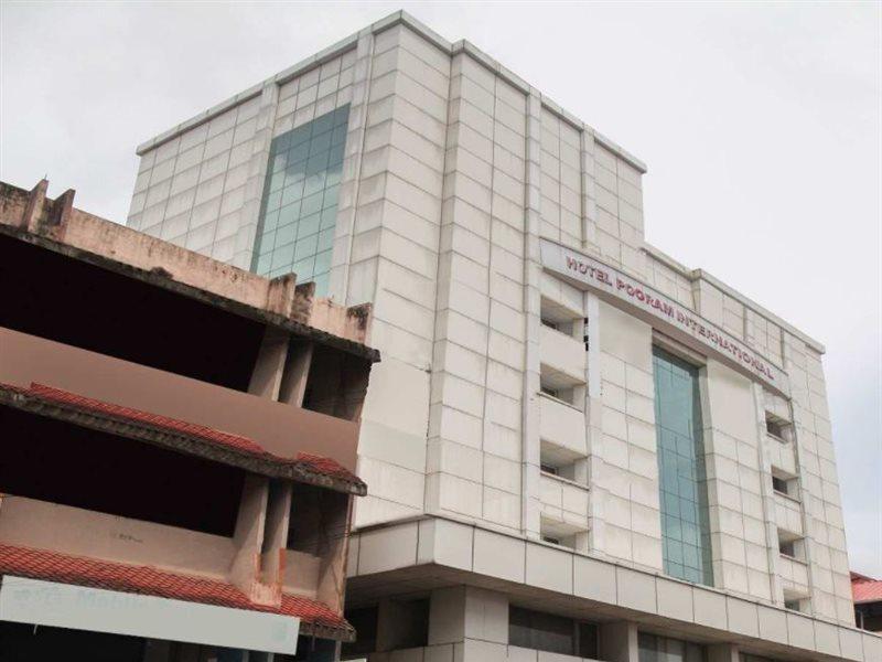 Pooram International Hotell Thrissur Exteriör bild