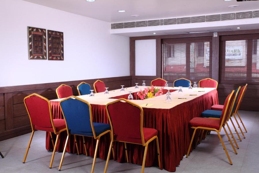 Pooram International Hotell Thrissur Exteriör bild