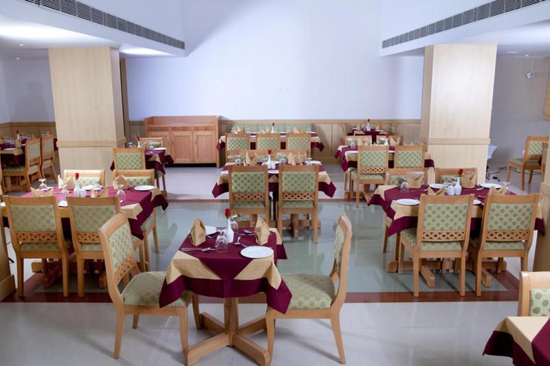 Pooram International Hotell Thrissur Exteriör bild