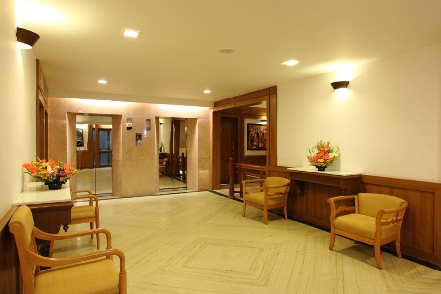 Pooram International Hotell Thrissur Exteriör bild
